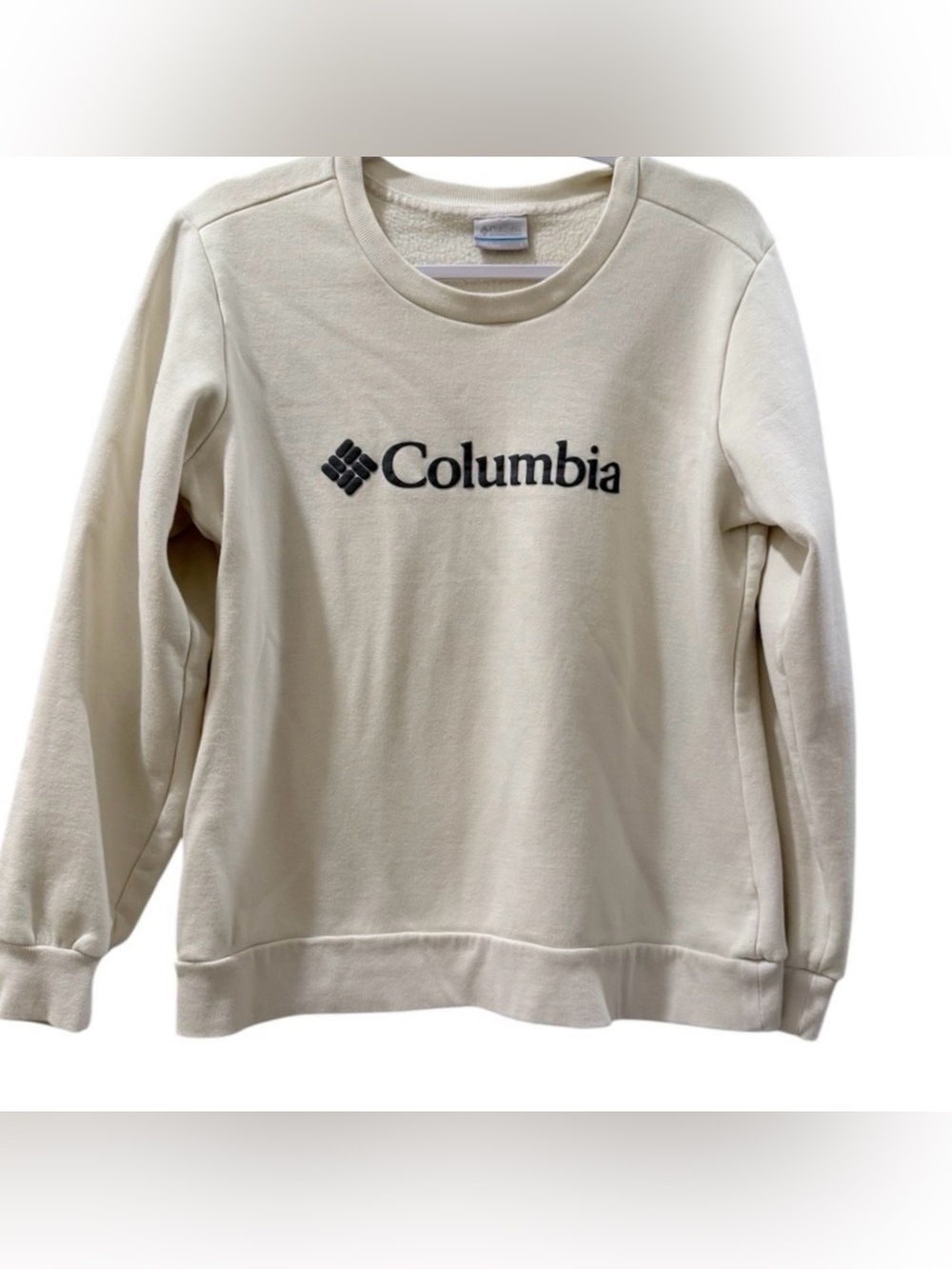 Columbia branded women’s Large long sleeve cream crewneck pullover sweatshirt